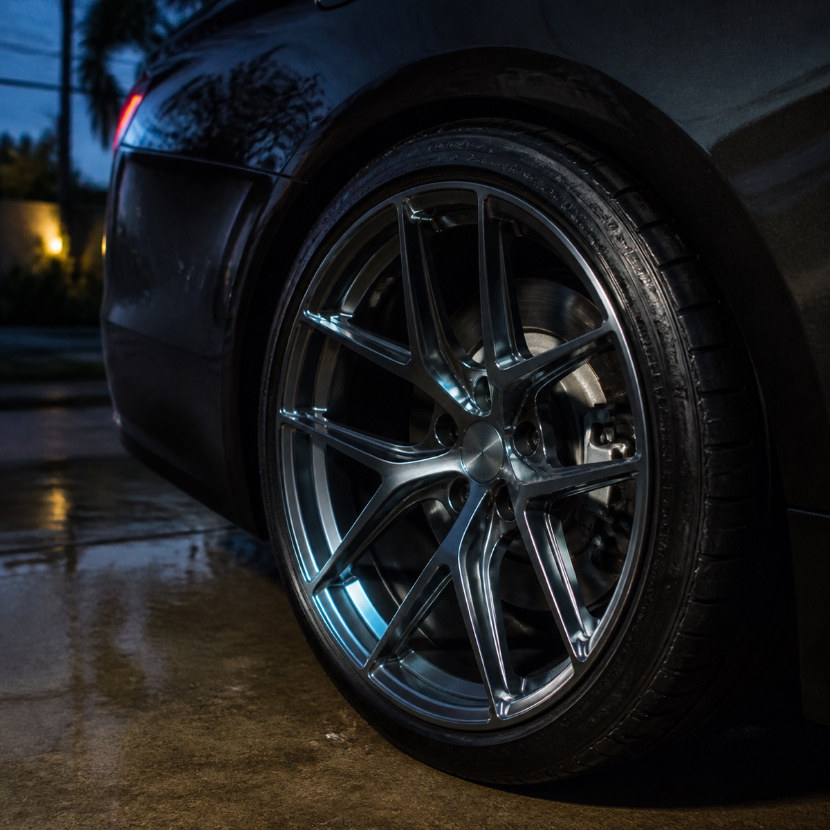 Clean performance wheel and satin-finished tire